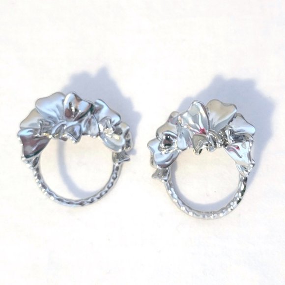 Textured Petal Circle Earrings - Designed in France - Picture 2 of 8